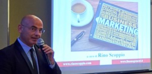 Rino Scoppio con microfono